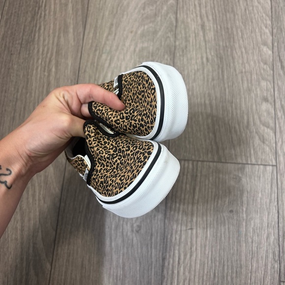 Size 10.5 kids cheetah print vans - Picture 4 of 7